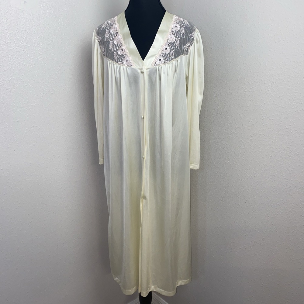 Vintage‎ Vanity Fair Nightgown Women's Small Cream Lace Silky Shiny CottageCore